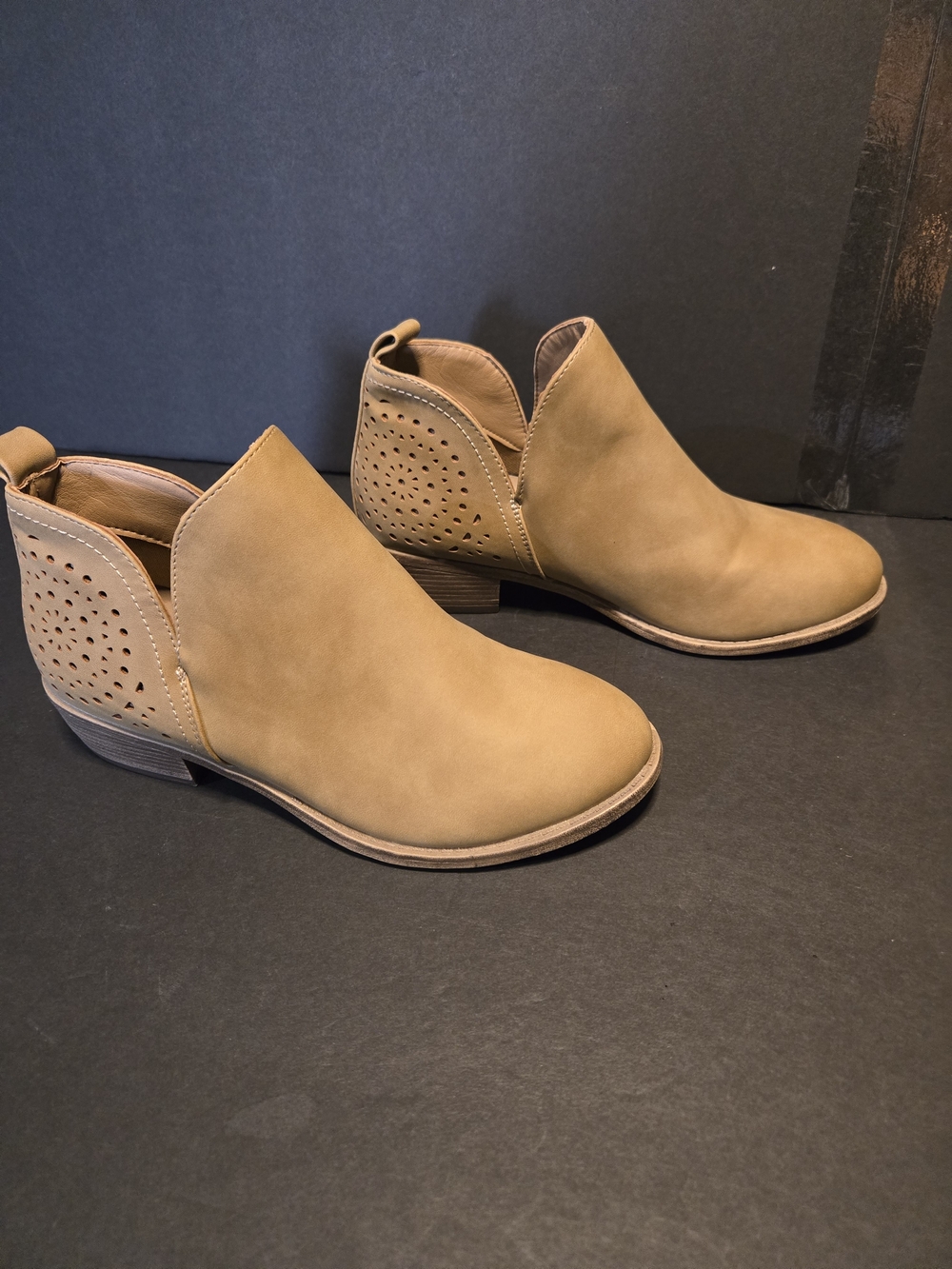 Vepose Tan Laser-Cut Ankle Booties